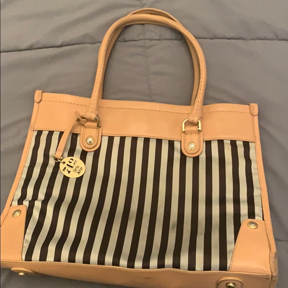 Henri Bendel used purse